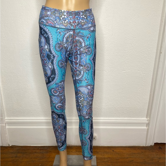 🆕 Niyama Sport Legging Women’s Size M Piece Of Art Multicolor 4-Way Stretch - Picture 1 of 9